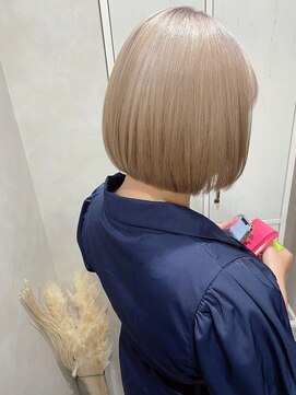 イルウィ(irwi) 【ブリーチ】ホワイトブロンドカラー ミニボブ