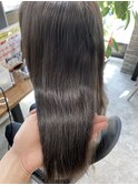 アッシュ濃いめのグレージュ