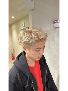 ユニバーストーキョー 池袋西口店(universe tokyo) スパイキーショートブロンド