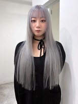 ジーナ オモテサンドウ(XENA)&nbsp;シルバーカラー×ホワイトカラー×ハイトーンロング×ブリーチ