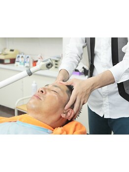 できる男の身だしなみ!!髪の健康は頭皮から♪ヘッドスパで頭皮の血行を良くして育毛促進◎