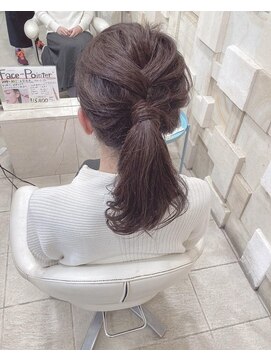 クララ バイ マニスオブヘアー(CLALA by Manis of hair) 軽く編み込んでポニーテール♪