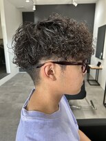 ヒュイル バイ ニアウ(Hwyl by Niau) メンズマッシュパーマスペインカールニュアンスパーマフェード