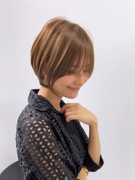 ラフ 立川(Laff) ショートヘアショートボブ白髪ぼかしハイライトカラーボブ