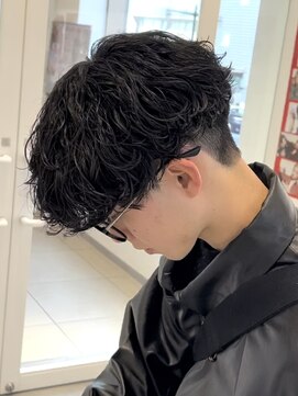 オーシャントーキョーセンダイ(OCEAN TOKYO SENDAI) 黒髪波巻きスパイラルシャドウパーマ刈り上げマッシュショート