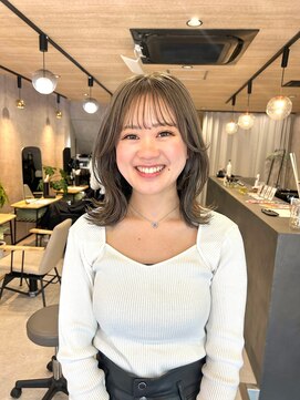 ヘイリー(HAILEY) 小顔効果◎くびれミディ×くすみベージュ×ナチュラル透明感