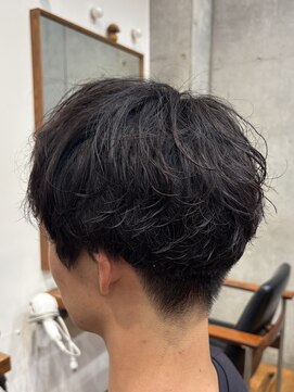 シルフィ(sylph) ゆるっとルーズなツイストスパイラルパーマ/刈り上げショート