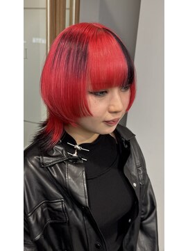 リベロ 柏(Libero) 落ちる赤とデザインカラー