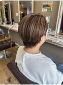 立体ハイライトで柔らかく魅せる大人ショート