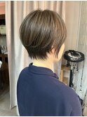 emiwo秋成 『ショートカット×オリーブベージュ』