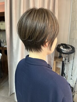 エミヲ 石川町(emiwo) emiwo秋成 『ショートカット×オリーブベージュ』