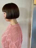 タヴィ(Tavi) コンパクトボブの前上がりボブヘア/ミニボブ/ボブカット/ボブ