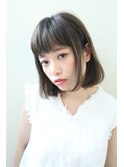 大人可愛い、伸ばしかけミディにワンカール、グレージュカラー
