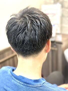 ミリオンバックス 上野(Million Bucks) スタンダードショート【スキンフェードアップバング】