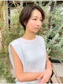 丸みのあるショートヘア×色持ちの良いグレージュカラー