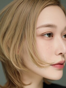 キヴィ(kivi) 透け感ベージュボブ イルミナカラー×大人ハイトーン