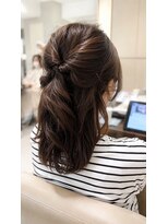 ヘア&エステ ヒロイン 西武池袋店&nbsp;大人上品ねじりハーフアップアレンジ夏スタイル。