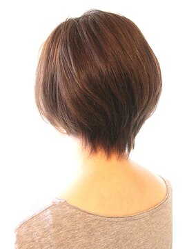 レウナ 外苑前(Reuna) 30代・40代に人気シルエットが綺麗なショートスタイル