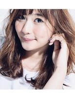 小顔になるミディアムレイヤー♪透け感カラーで艶々な髪へ
