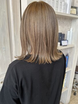 キャアリー(Caary) 福山市美容室Caary 人気 切りっぱなし ハイトーンペールベージュ