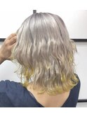 イエロー