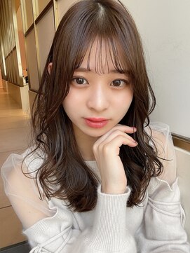 アフロートリノ(AFLOAT Leino) 抜け感のあるレイヤーカットと小顔になる顔まわり