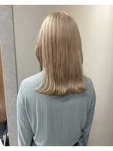 ケアブリーチでダメージを抑え透明感を引き出すハイトーンカラー！明るくしたい方におすすめです♪