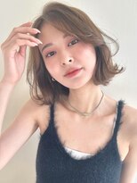 イヴォークトーキョーオーサカ(EVOKE TOKYO osaka) ボブ 可愛い ベージュカラー コテ巻き 似合わせ 小顔