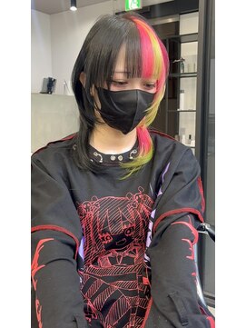 ソルバイジゼル(sol by gisele) 派手髪好き必見！ウルフカット×ピンク×ライトグリーン