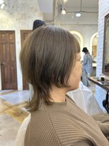 カリーナ(Carina)&nbsp;〈キシタクヘアー〉ウルフ×脱白髪染めカラー