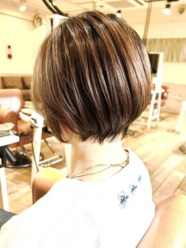 ネオリーブサイン 大森店(Neolive sign) まとまりやすさとスタイリングしやすさを兼ね備えたショートボブ