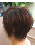 簡単スタイリング！立体感カラーのふんわりショートボブ
