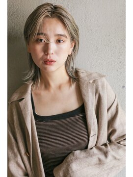 エイミー(amy.) ハイトーンベージュ×ミディアムレイヤー