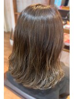 カミビトグロウ(kamibito glow)&nbsp;大人可愛い大人美人ふんわりカール小顔カットショコラアッシュ