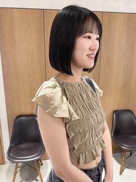 ラミエ バイ メルト 吉祥寺(lamie by melt) "久保田"内巻き結べるボブ薄めバング切りっぱなしヘア