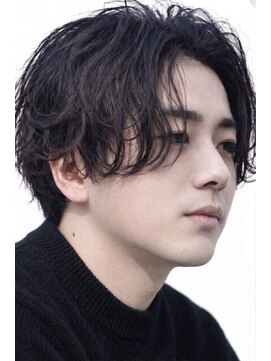 エンドオム(AND HOMME) センターパートの色気パーマ