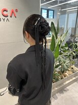 トリッカ シブヤ(TRICCA SHIBUYA)&nbsp;ヘアアレンジ/タイトヘア/三つ編みたらし/お団子