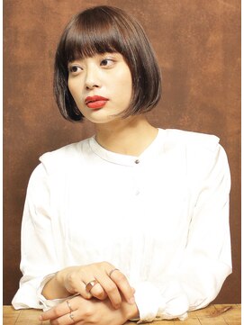 シアンデルカ(CYANDELUCCA) 目力アップのシンプルボブ