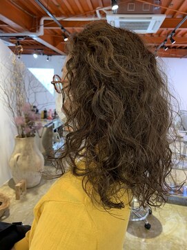 マド(Mado) スパイラルパーマ