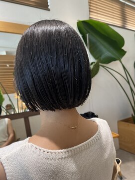 コスタエストオブリシェール(COSTA EST of RICHAIR) 切りっぱなしのボブスタイル