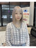 《keen×オオキタ》シルバーブロンドベージュ×切りっぱなしボブ