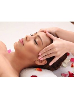 じっくり20分～30分の極上ヘッドスパで、頭皮をほぐし、皮脂詰まりや頭皮の汚れを丁寧にケアしていきます◎