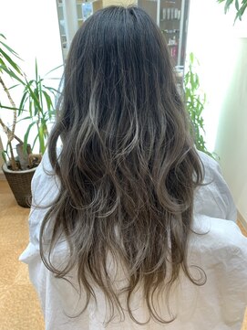 イツミヘアーループ(itsumi) ロングレイヤーの寒色グラデーションカラー
