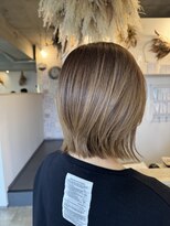 メロウ(mellow)&nbsp;伸びてもキレイな白髪ぼかしハイライト☆