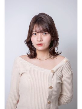 ルフュージュ バイ プロデュース 相模大野店(Refuge by Produce) 外ハネミディアム/ココアブラウン/バタフライカット