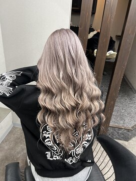 エミーバイモアムー(Emmie byMoremuu) プラチナグレージュ