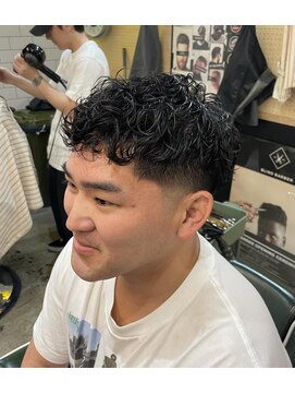 フランクスバーバーリザーブ 人形町店(FRANK’S BARBER RESERVE) フェードパーマスタイルS