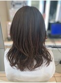 リズミカルに弾むカールがレディな表情をアシスト