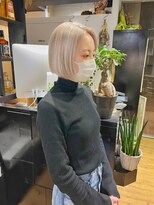 アルカナ 明治神宮前原宿(ARCANA)&nbsp;ホワイトベージュ　ミニボブ　ホワイトカラー　ベージュカラー