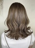 ローレイヤーくびれヘアーカーキグレージュS